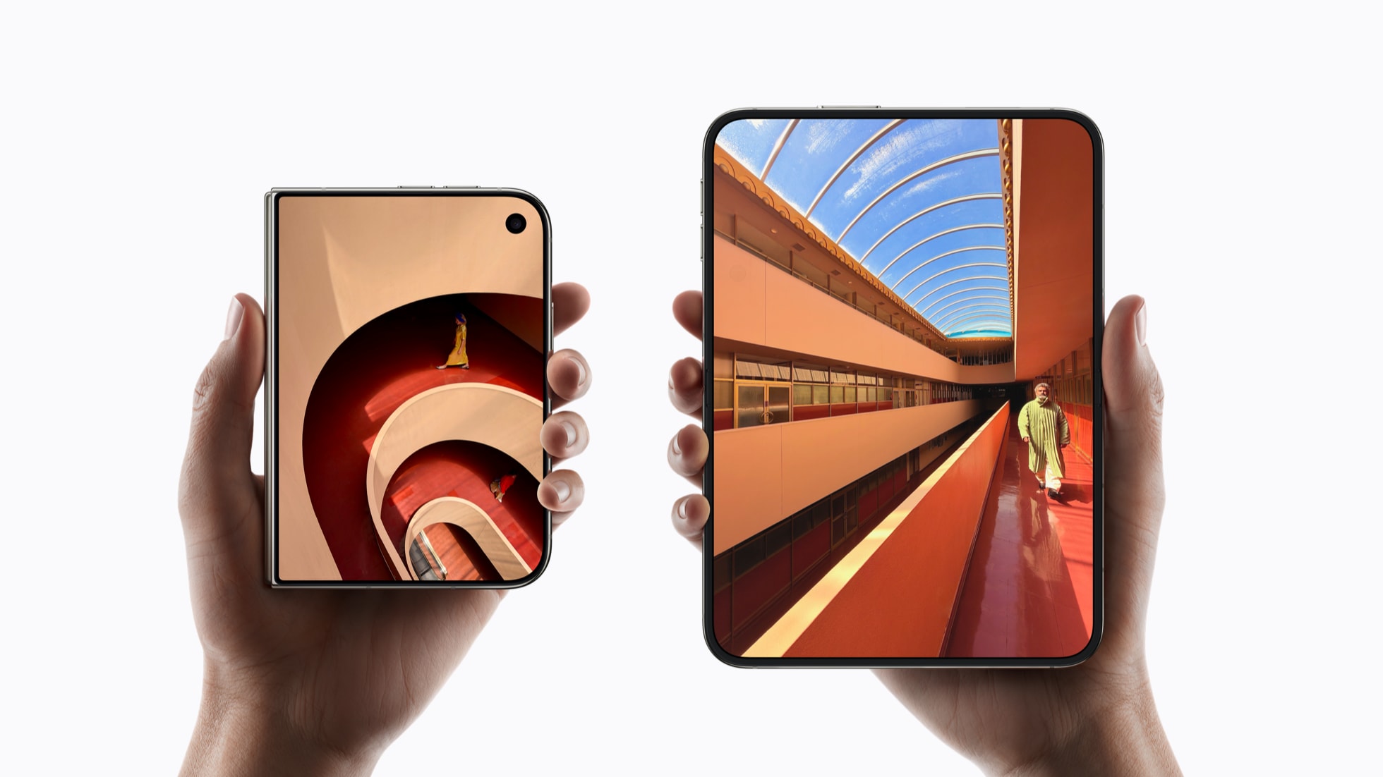Écran externe de 5,4 pouces à gauche, écran interne de 7,6 pouces à droite. Visuel Apple Newsroom, 9 septembre 2026.