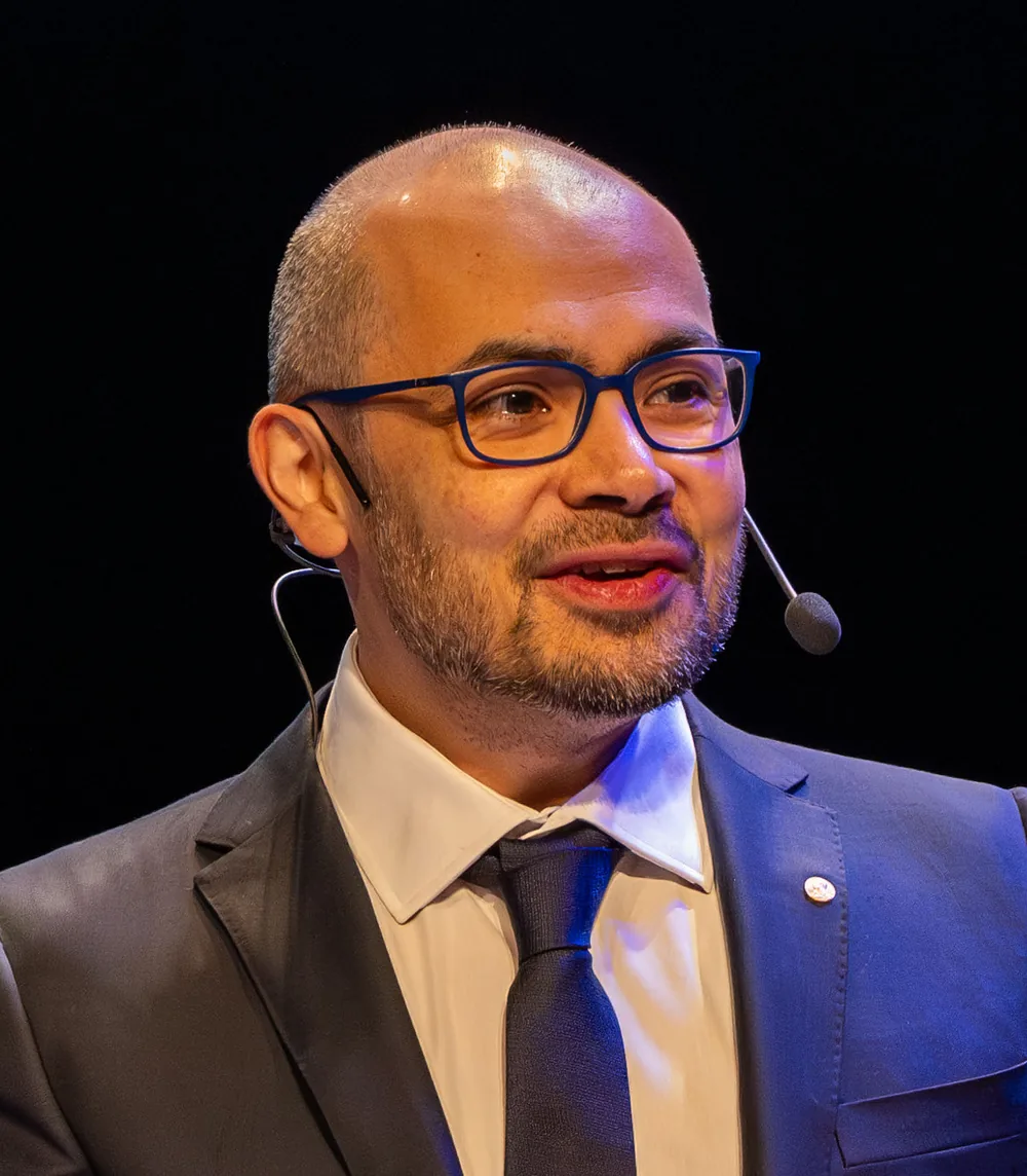 Demis Hassabis durant la semaine Nobel 2024 à Stockholm.